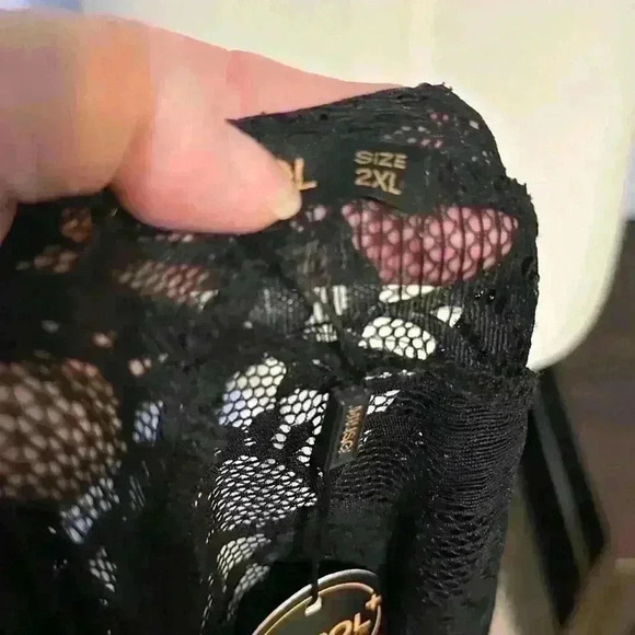 Miusol Black Lace Dress. Lined. Size 2XL. Keyhole Back - Picture 7 of 7